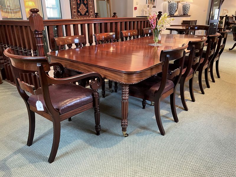 Fine Regency Mahogany Extending Dining Table With 4 Leaves